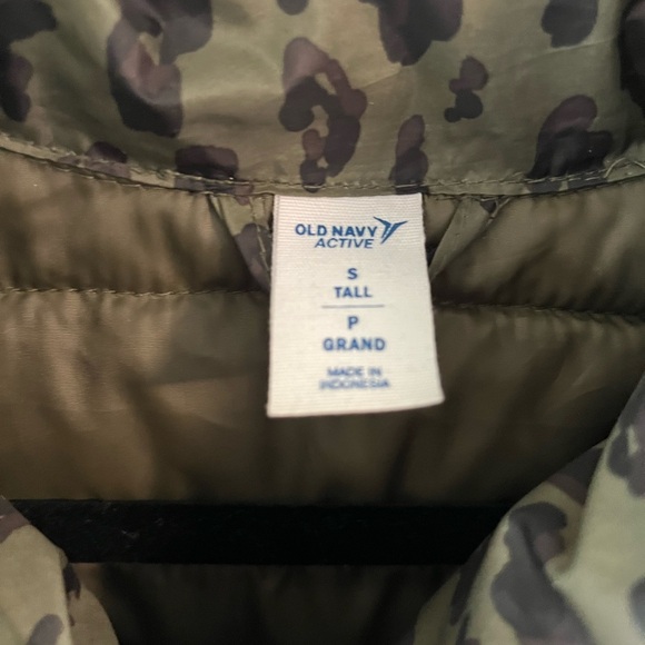 Old navy puffer jacket - Picture 3 of 3